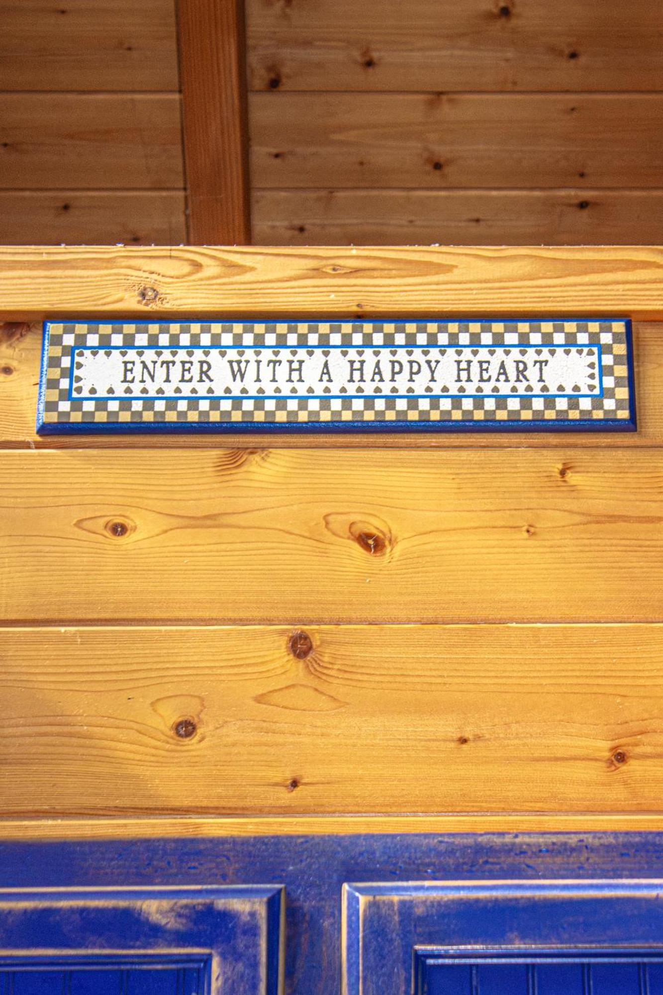 Love Me Tender Studio Cabin Sevierville Room photo