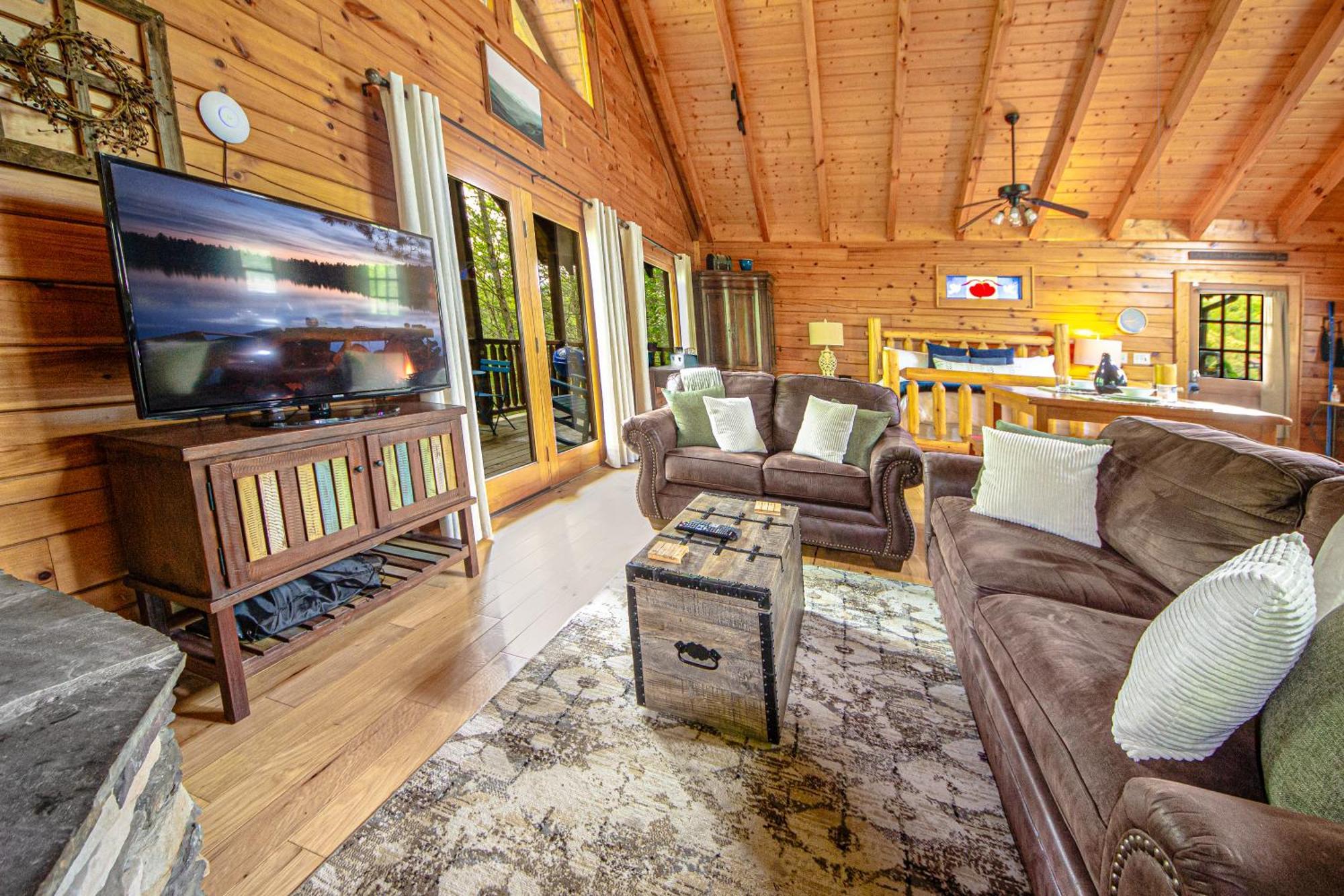 Love Me Tender Studio Cabin Sevierville Room photo