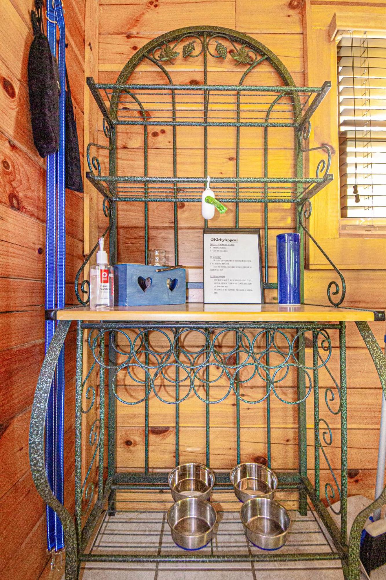 Love Me Tender Studio Cabin Sevierville Room photo