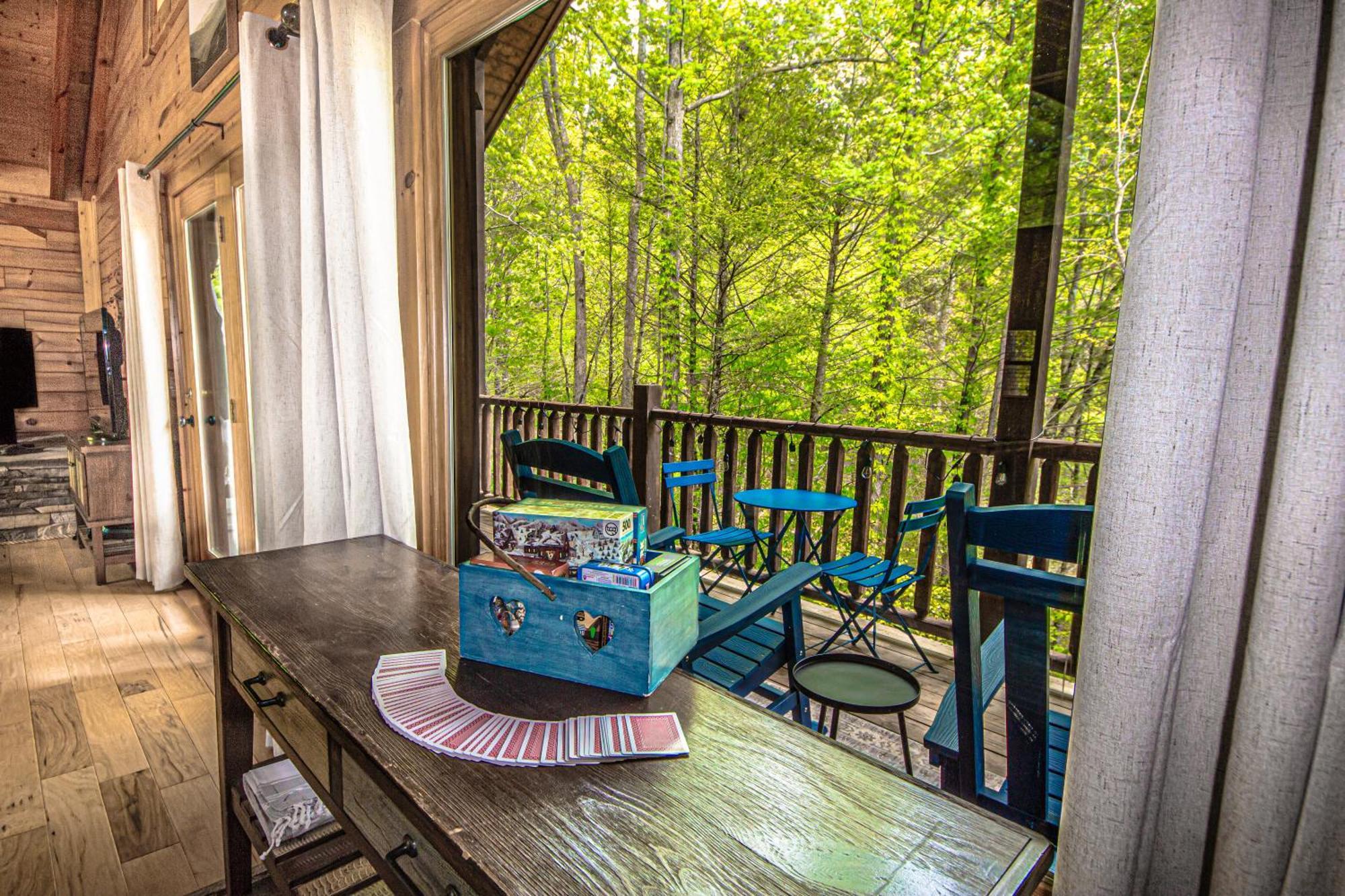 Love Me Tender Studio Cabin Sevierville Room photo
